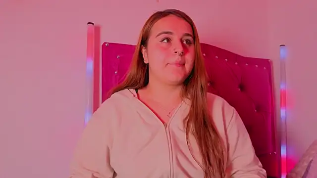 Snapshot of evy_orange1 chatting on 11-20-25, 11:04 evy orange1 online show from 11-20-25, 11:04