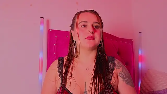 Snapshot of evy_orange1 chatting on 11-25-25, 01:05 evy orange1 online show from 11-25-25, 01:05