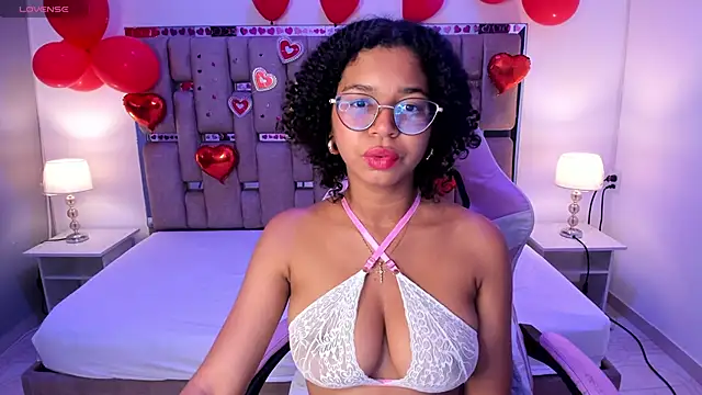 Snapshot of MilaHall_ chatting on 02-11-25, 03:40 MilaHall online show from 02-11-25, 03:40