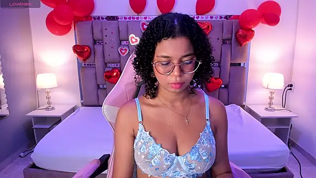 Snapshot of MilaHall_ chatting on 02-14-25, 03:43 MilaHall online show from 02-14-25, 03:43