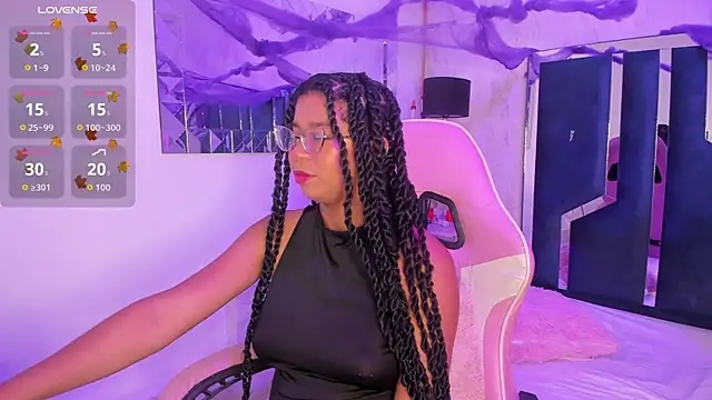 Snapshot of MilaHall_ chatting on 10-28-25, 03:54 MilaHall online show from 10-28-25, 03:54