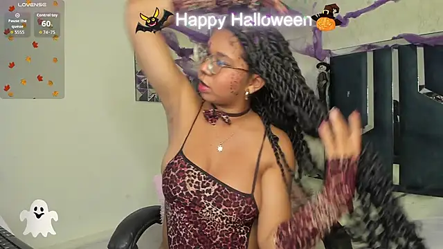 Snapshot of MilaHall_ chatting on 10-30-25, 04:47 MilaHall online show from 10-30-25, 04:47