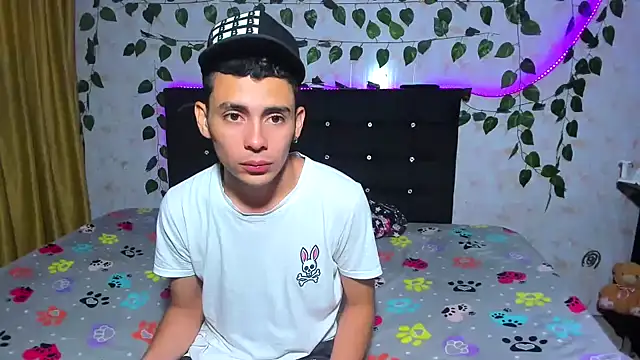 Snapshot of Alexander_and_Xiao chatting on 12-06-24, 02:13 Alexander and Xiao online show from 12-06-24, 02:13