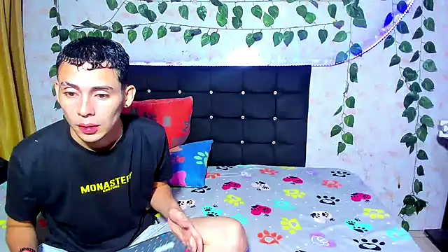 Snapshot of Alexander_and_Xiao chatting on 01-21-25, 02:22 Alexander and Xiao online show from 01-21-25, 02:22