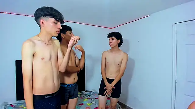 Snapshot of Alexander_and_Xiao chatting on 03-04-25, 12:07 Alexander and Xiao online show from 03-04-25, 12:07