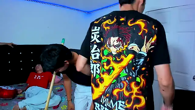 Snapshot of Alexander_and_Xiao chatting on 03-05-25, 09:59 Alexander and Xiao online show from 03-05-25, 09:59