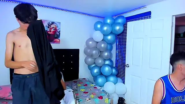 Snapshot of Alexander_and_Xiao chatting on 03-11-25, 09:26 Alexander and Xiao online show from 03-11-25, 09:26