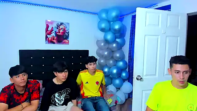 Snapshot of Alexander_and_Xiao chatting on 03-14-25, 09:10 Alexander and Xiao online show from 03-14-25, 09:10