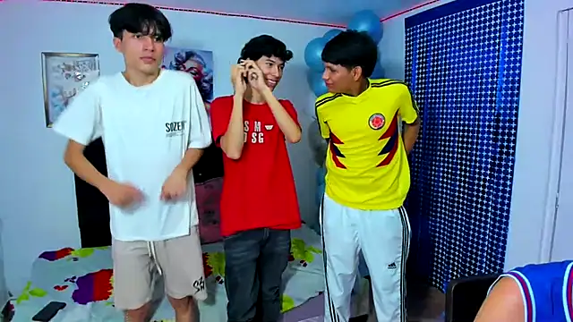 Snapshot of Alexander_and_Xiao chatting on 03-20-25, 09:13 Alexander and Xiao online show from 03-20-25, 09:13