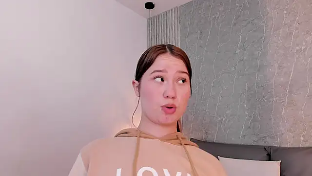 Snapshot of Roxie-Summers11 chatting on 12-30-24, 06:05 Roxie-Summers11 online show from 12-30-24, 06:05