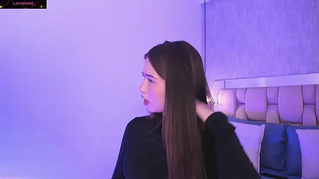 Snapshot of Roxie-Summers11 chatting on 02-08-25, 07:49 Roxie-Summers11 online show from 02-08-25, 07:49