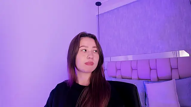 Snapshot of Roxie-Summers11 chatting on 02-14-25, 10:47 Roxie-Summers11 online show from 02-14-25, 10:47