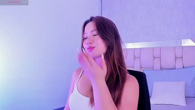 Snapshot of Roxie-Summers11 chatting on 02-19-25, 11:04 Roxie-Summers11 online show from 02-19-25, 11:04