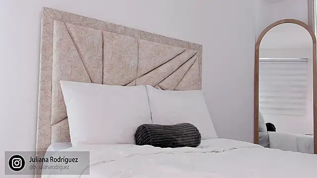 Julifoxx online show from 10-20-25, 09:15