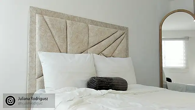 Julifoxx online show from 10-26-25, 09:10