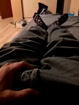 Snapshot of Big_Dick_22_in_Room chatting on 12-15-24, 03:53 Big Dick 22 in Room online show from 12-15-24, 03:53