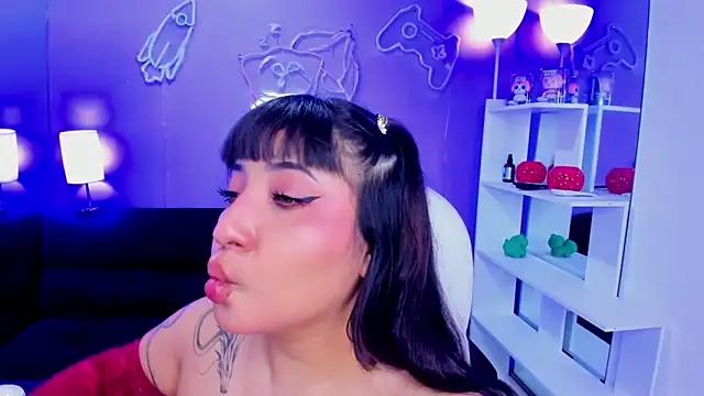 Snapshot of Emma_monserrat chatting on 05-04-26, 11:17 Emma monserrat online show from 05-04-26, 11:17