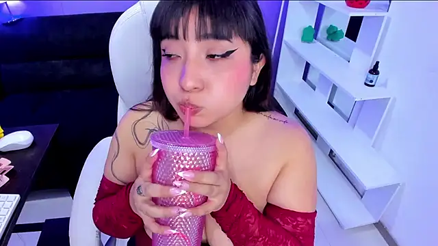 Snapshot of Emma_monserrat chatting on 05-27-26, 11:29 Emma monserrat online show from 05-27-26, 11:29