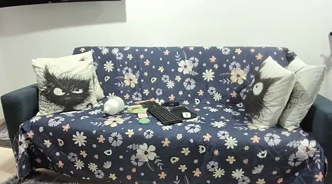 Snapshot of Emma_Jnes chatting on 03-12-25, 10:28 Emma Jnes online show from 03-12-25, 10:28