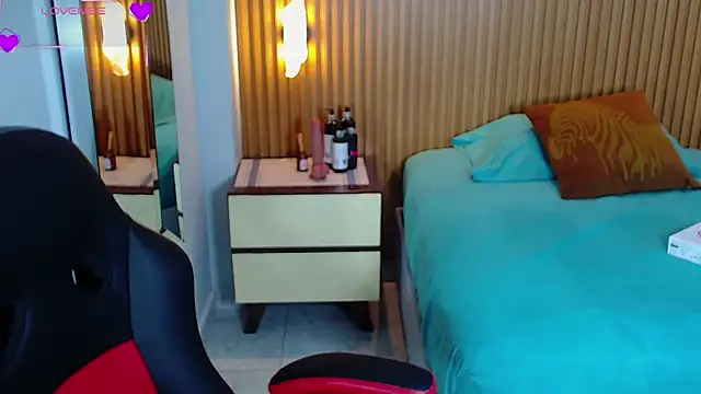 LUCYAMARS1 online show from 11-12-25, 12:49