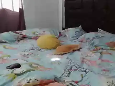 Snapshot of charlotte_slut chatting on 01-01-25, 06:49 charlotte slut online show from 01-01-25, 06:49