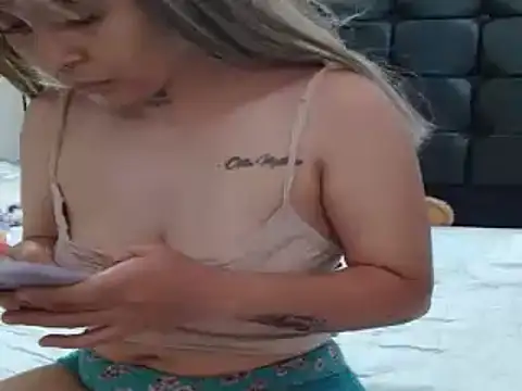 Snapshot of charlotte_slut chatting on 02-01-25, 03:28 charlotte slut online show from 02-01-25, 03:28