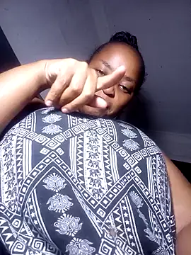 Snapshot of Yummy-Cat chatting on 12-16-24, 12:37 Yummy-Cat online show from 12-16-24, 12:37