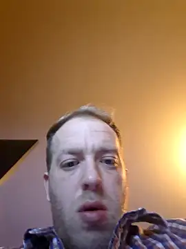 Snapshot of Henner33 chatting on 01-06-25, 05:38 Henner33 online show from 01-06-25, 05:38