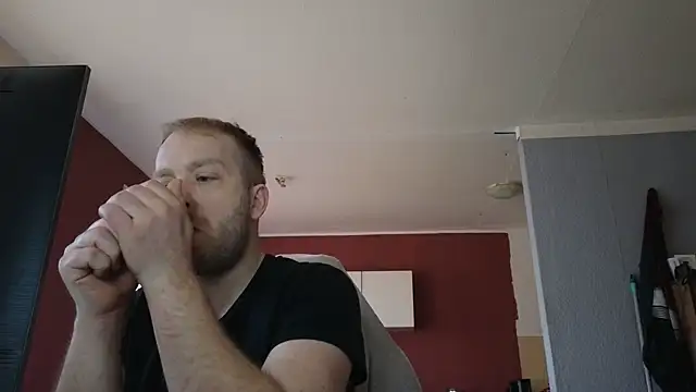 Snapshot of Henner33 chatting on 03-12-26, 11:05 Henner33 online show from 03-12-26, 11:05