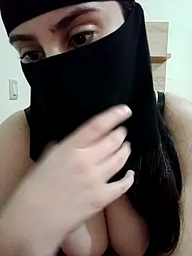 Snapshot of Arabic-Rose chatting on 01-05-26, 05:27 Arabic-Rose online show from 01-05-26, 05:27