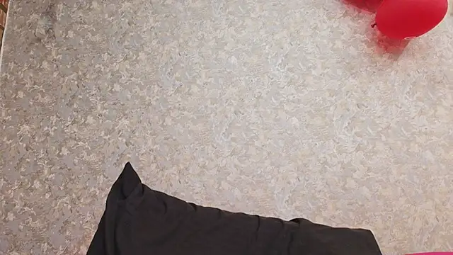 Snapshot of nicol_f chatting on 02-14-25, 01:34 nicol f online show from 02-14-25, 01:34