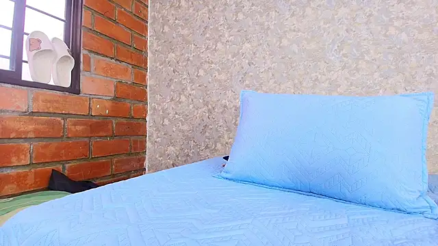 Snapshot of nicol_f chatting on 10-29-25, 07:15 nicol f online show from 10-29-25, 07:15