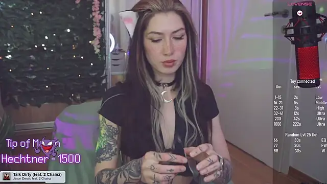 Snapshot of Virtual_Wafu chatting on 03-07-25, 12:45 Virtual Wafu online show from 03-07-25, 12:45