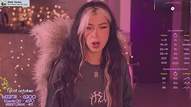 Snapshot of Virtual_Wafu chatting on 10-21-25, 07:03 Virtual Wafu online show from 10-21-25, 07:03