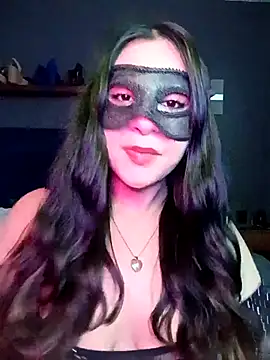 Snapshot of Ursa_sexy chatting on 11-21-25, 06:23 Ursa sexy online show from 11-21-25, 06:23