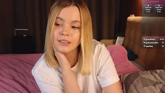 Snapshot of Milana15 chatting on 12-08-24, 11:24 Milana15 online show from 12-08-24, 11:24