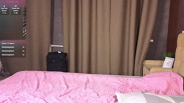 Snapshot of Milana15 chatting on 12-17-24, 01:05 Milana15 online show from 12-17-24, 01:05