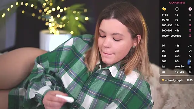 Snapshot of Milana15 chatting on 02-13-25, 10:12 Milana15 online show from 02-13-25, 10:12