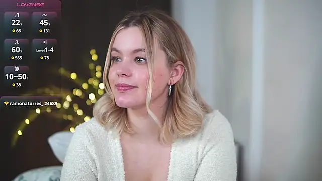 Snapshot of Milana15 chatting on 03-09-25, 03:49 Milana15 online show from 03-09-25, 03:49