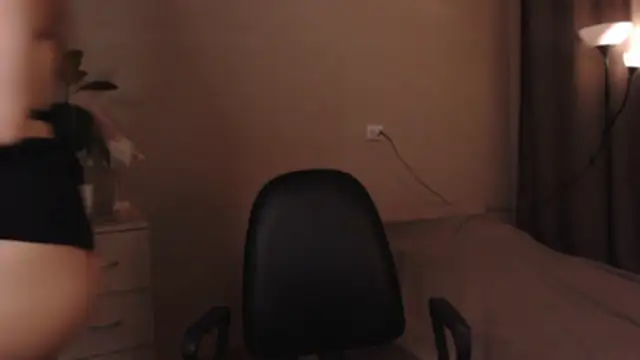 SarahSweetie online show from 11-18-25, 04:11