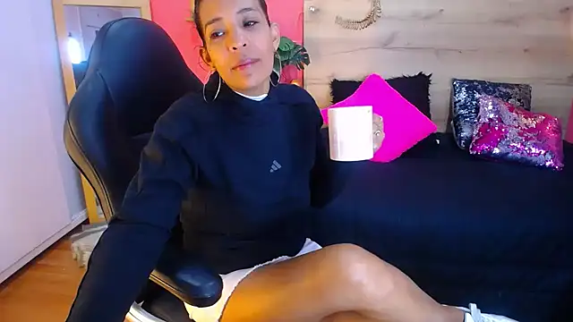 scarlet-foox online show from 01-31-25, 12:07