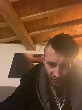 Snapshot of Bigkisslove chatting on 03-08-26, 03:21 Bigkisslove online show from 03-08-26, 03:21