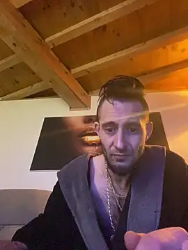 Bigkisslove online show from 03-19-26, 04:16