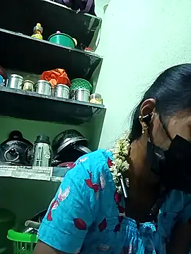 Snapshot of anusiya01 chatting on 02-08-25, 04:36 anusiya01 online show from 02-08-25, 04:36