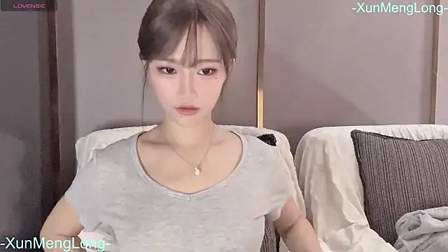 -XunMengLong- online show from 01-06-26, 04:11