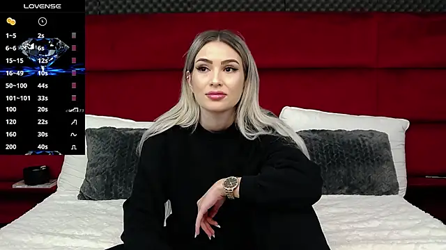 Snapshot of MinnieMe chatting on 10-22-25, 07:35 MinnieMe online show from 10-22-25, 07:35