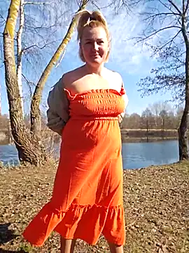 Snapshot of -Schweppes- chatting on 03-08-25, 09:28 -Schweppes- online show from 03-08-25, 09:28