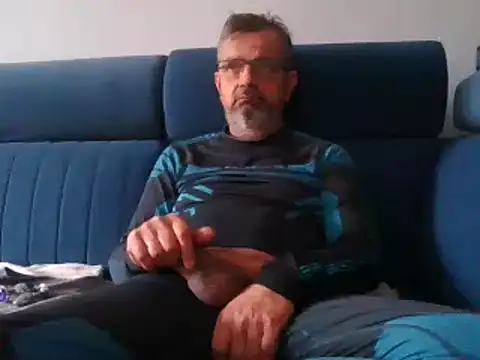 Snapshot of axecoman60 chatting on 01-21-25, 10:30 axecoman60 online show from 01-21-25, 10:30