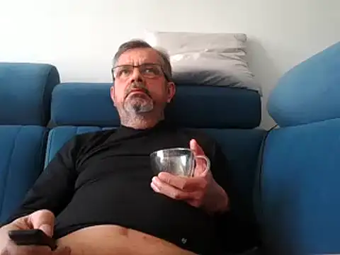 Snapshot of axecoman60 chatting on 02-16-25, 11:27 axecoman60 online show from 02-16-25, 11:27