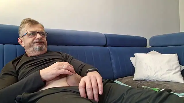 Snapshot of axecoman60 chatting on 02-26-25, 08:04 axecoman60 online show from 02-26-25, 08:04